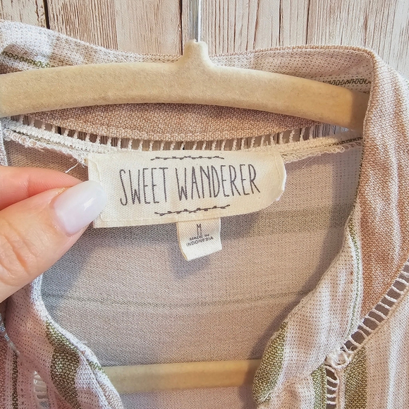 Sweet Wanderer Women's tunic with belt - Picture 7 of 9